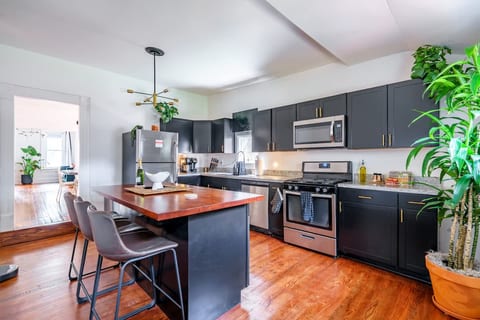 Short North - King Bed - Convention - Free Parking