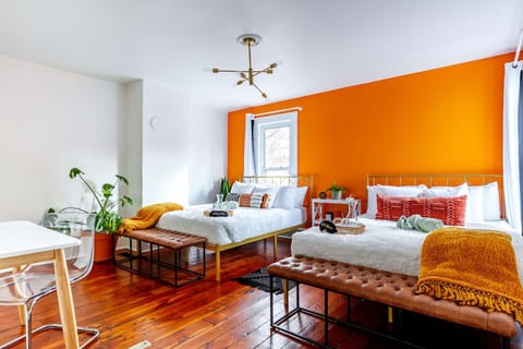 Convention - King Bed - Parking Free - Short North