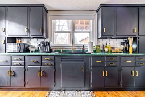 🌿 Yoctangee House by Jungle House | Private Parking | 5,800+ Reviews | Downtown Chillicothe | Walk to Historic District