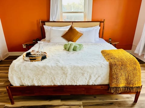 Free Parking - King Bed - Short North - Convention
