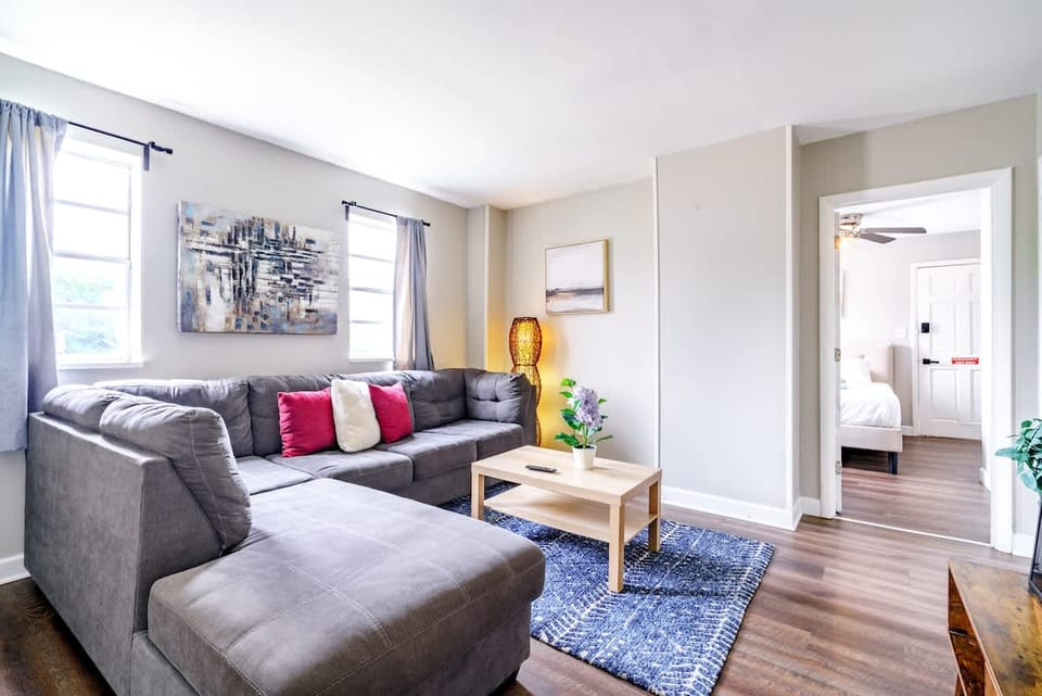 Parking Free - Over 4,500 Reviews - PRIME Location - Columbus