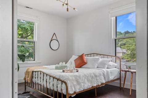 🌿 Jungle Nook by Jungle House | Downtown Chillicothe | Private Parking | 5,800+ Reviews | Walk to Historic District