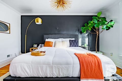 Convention - King Bed - Parking Free - Short North