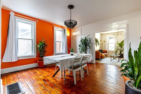 Top Rated - Free Parking - PRIME Location - CLEAN