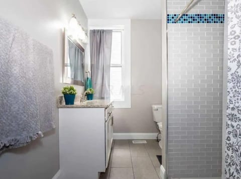 Jungle Aura by Jungle House | Downtown & Short North | Near Convention Center, Nationwide Arena & Ohio State | Free Parking | 5,800+ Reviews