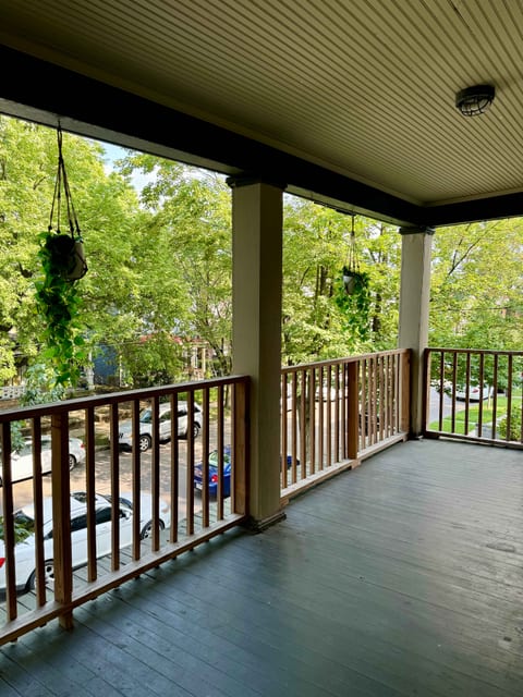 Jungle Cabin by Jungle House | Close to OSU, Convention Center & Nationwide Arena | 5,800+ Reviews | Downtown & Short North | Free Parking