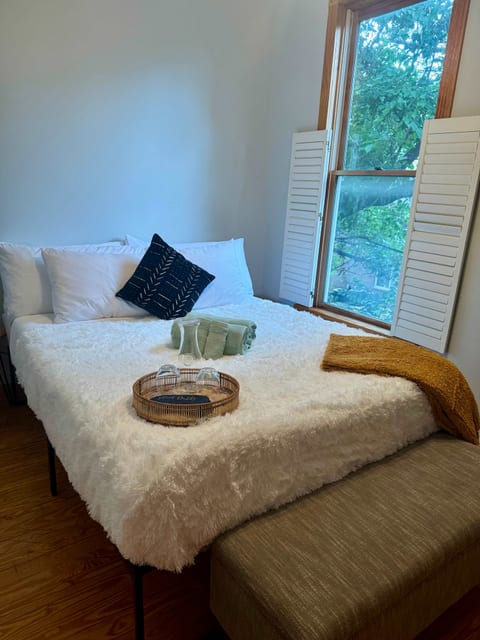 Jungle Cabin by Jungle House | Close to OSU, Convention Center & Nationwide Arena | 5,800+ Reviews | Downtown & Short North | Free Parking