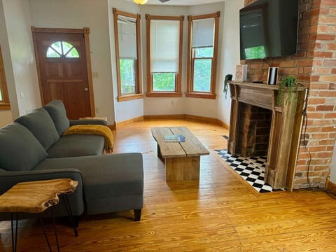 🌿 Garden Flat by Jungle House | Near Convention Center, OSU & Nationwide Arena | Downtown & Short North | 5,800+ Reviews | Free Parking