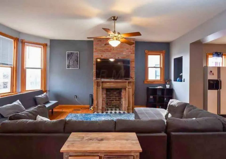Garden Flat by Jungle House | Near Convention Center, OSU & Nationwide Arena | Downtown & Short North | 5,800+ Reviews | Free Parking - Columbus