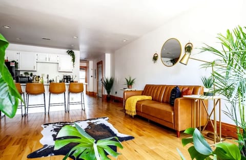 PRIME Location - Top Rated - Free Parking - CLEAN