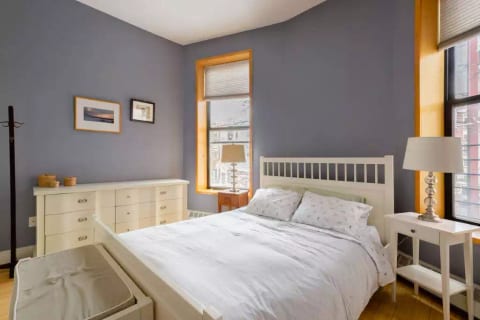 Bedroom with Queen bed