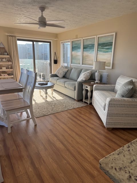 living room/dining room