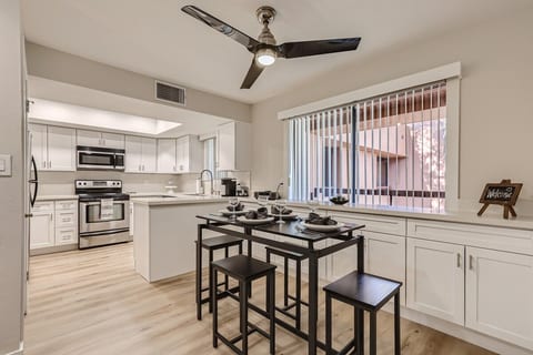 Resort Like Condo in the Paradise Valley Area image 4