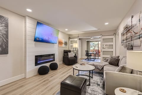Resort Like Condo in the Paradise Valley Area image 2