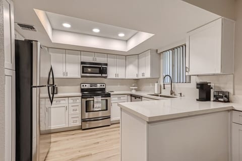 Resort Like Condo in the Paradise Valley Area image 5