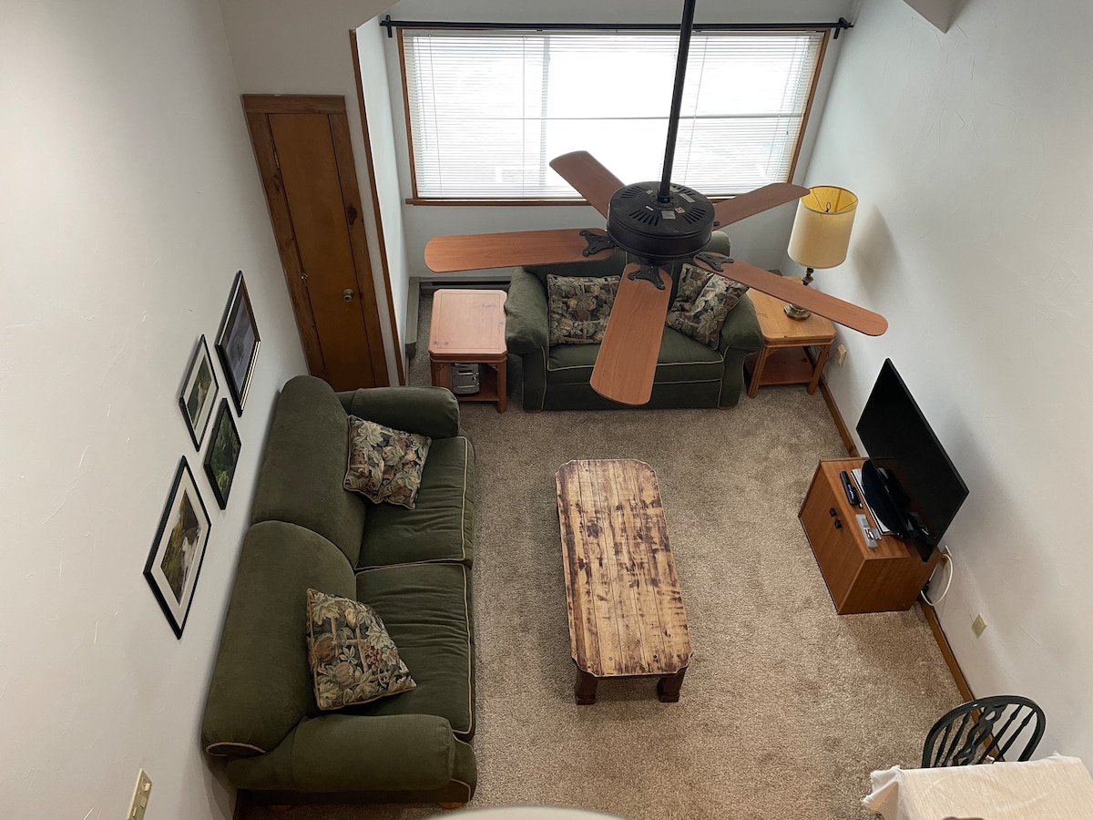 cozy-downtown-hunter-mountain-getaway/