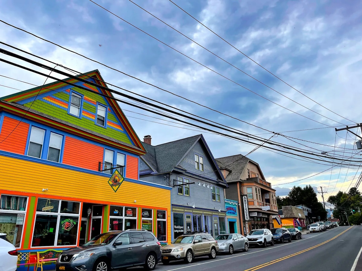 cozy-downtown-hunter-mountain-getaway/