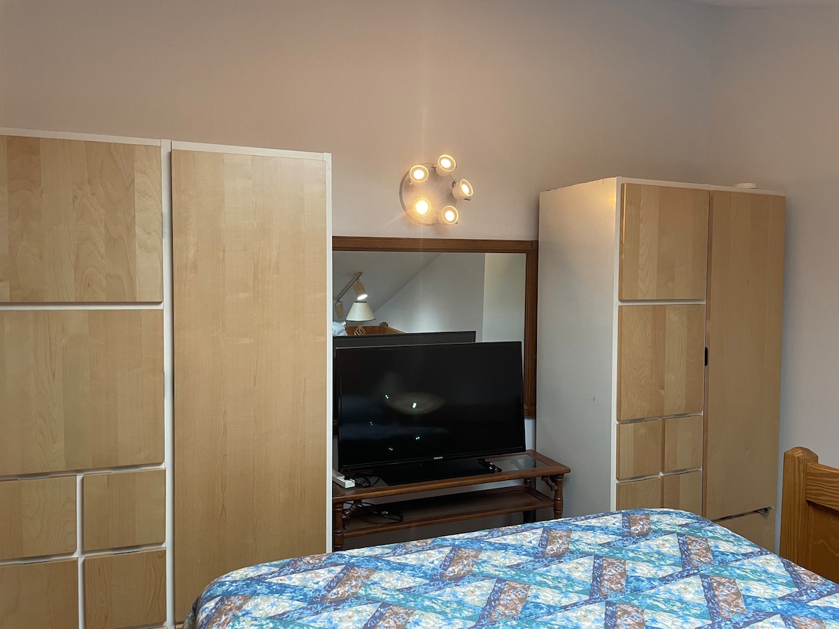 cozy-downtown-hunter-mountain-getaway/