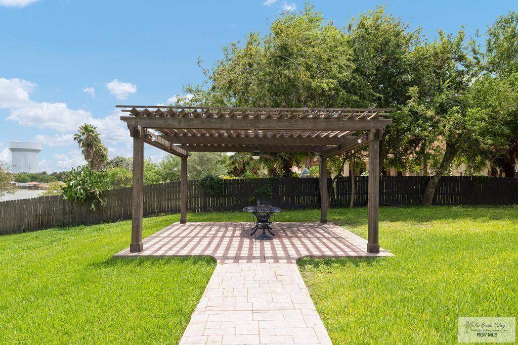 executive-waterfront-estate-or-5br-~5k-sq-ft-acre+/