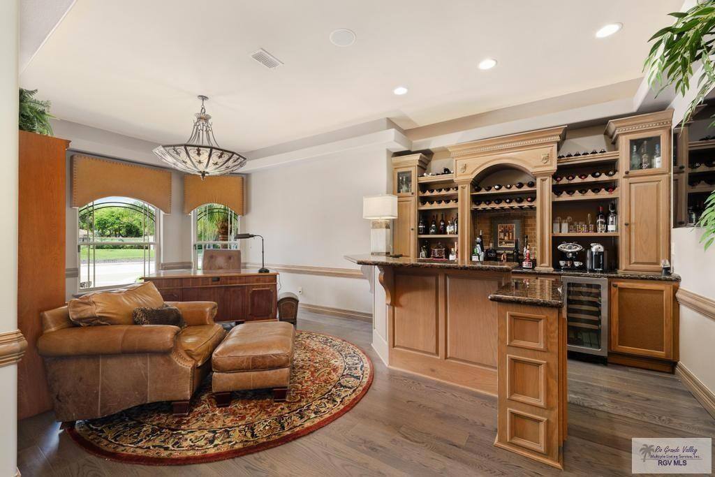 executive-waterfront-estate-or-5br-~5k-sq-ft-acre+/