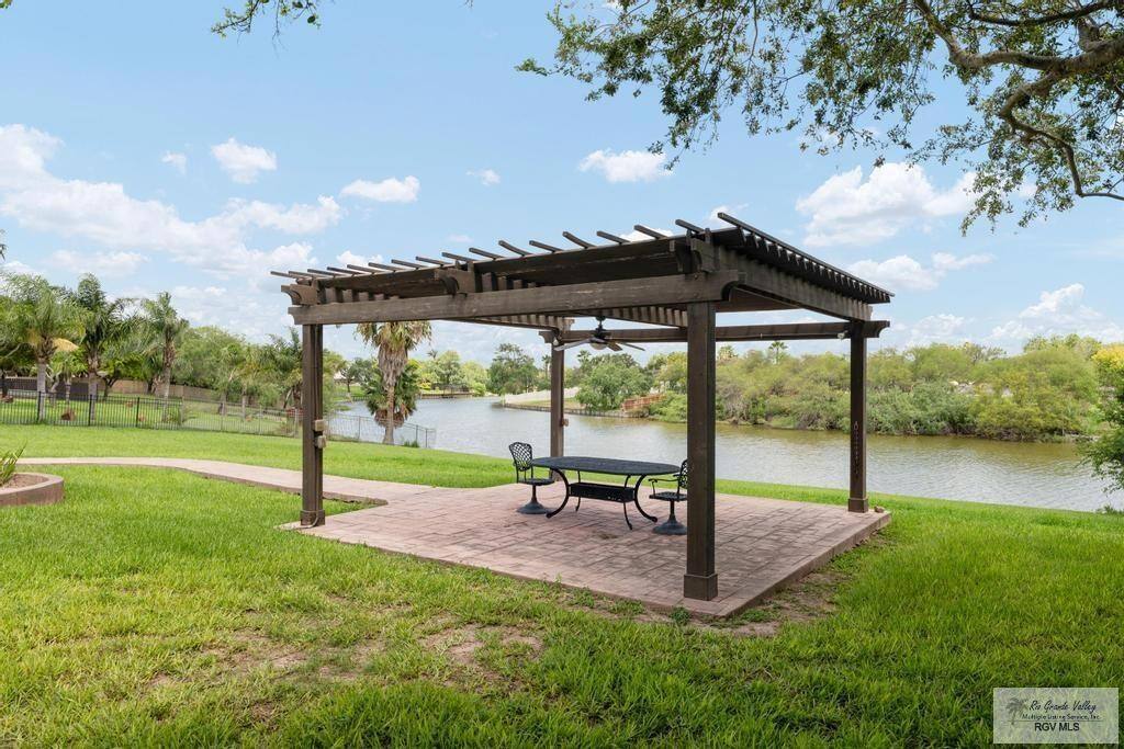 executive-waterfront-estate-or-5br-~5k-sq-ft-acre+/