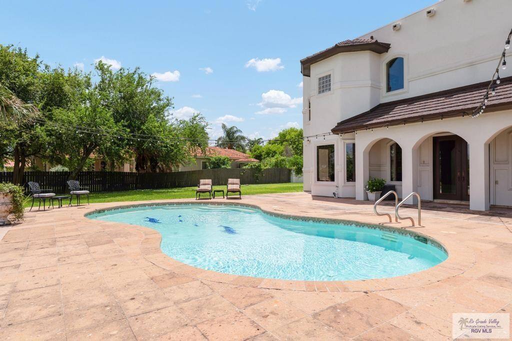 executive-waterfront-estate-or-5br-~5k-sq-ft-acre+/