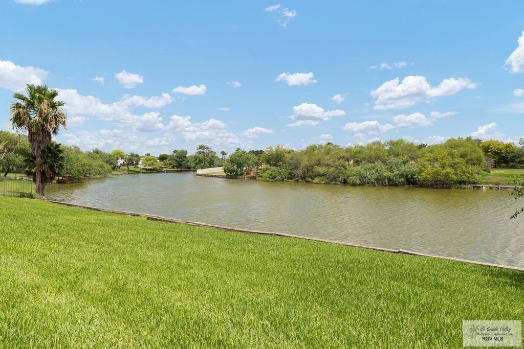 executive-waterfront-estate-or-5br-~5k-sq-ft-acre+/