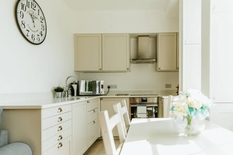 ⭐️ Luxury 1 Bed Flat, Spectacular Views Of Bath ⭐️