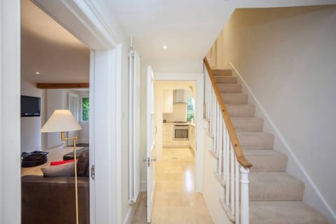 Lux Central Pad, Hidden Gem with Parking & Terrace