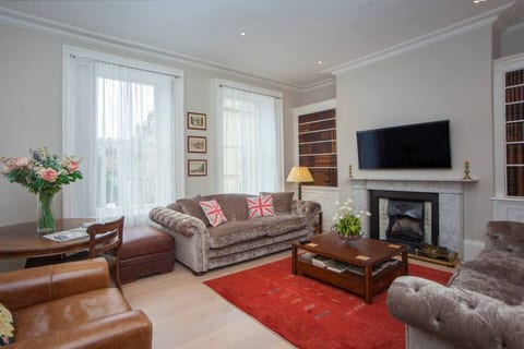 Blenheim House - Luxury Central Townhouse for 8