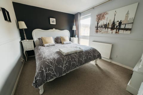 Beautiful BATH Home, walking distance to the City!