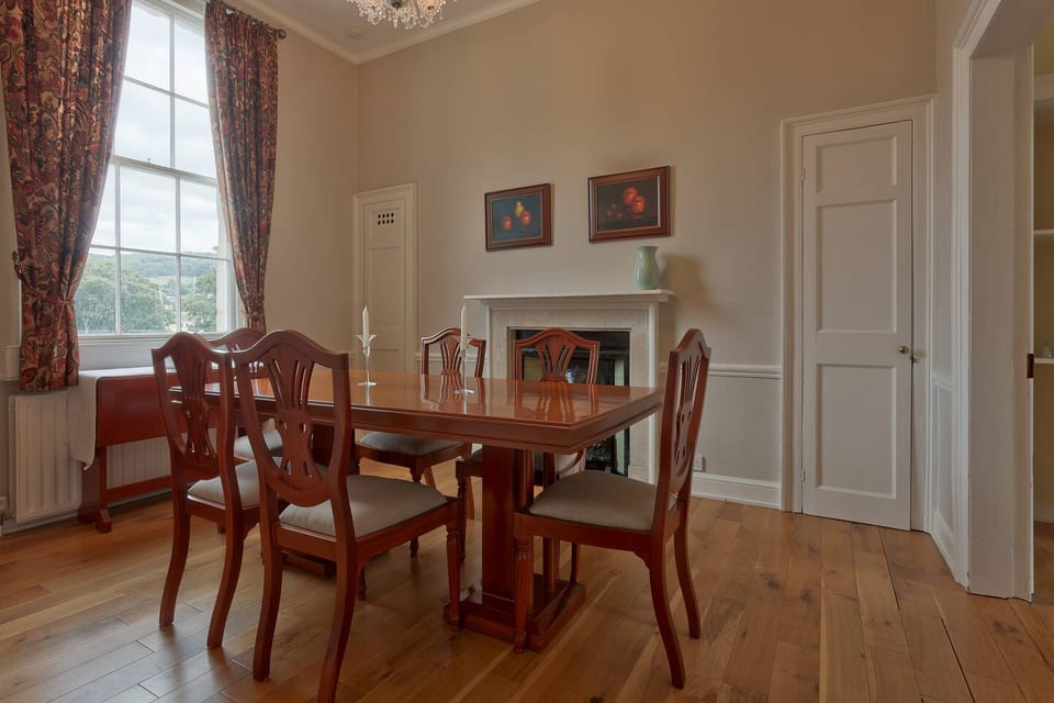 High-Class & Central & Spacious Top Floor Home - Bath and North East Somerset
