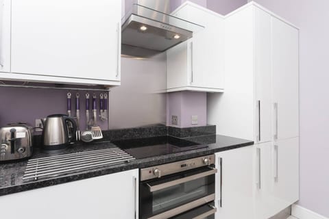 High-Class & Central & Spacious Top Floor Home