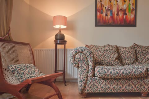 High-Class & Central & Spacious Top Floor Home