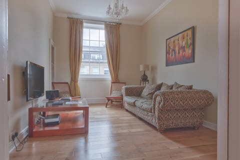 High-Class & Central & Spacious Top Floor Home