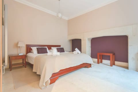 Elegant & Central & Spacious 2 Bed Home w Garden