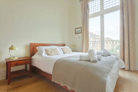 Bright & Central & Elegant 1 Bed Home in Bath
