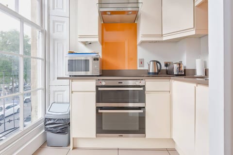 Bright & Central & Elegant 1 Bed Home in Bath