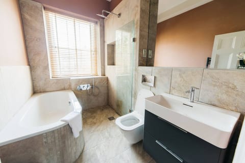 Luxury, Central, Sun-Filled 3 Bed Haven in Bath