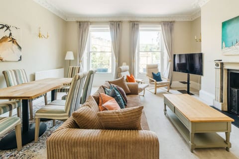 Luxury, Central, Sun-Filled 3 Bed Haven in Bath