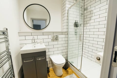 Premium High-Spec 2 Bed Gem in Bath Centre