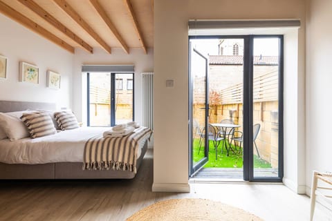 10 Morford - Premium Central House w Parking - Walk Everywhere