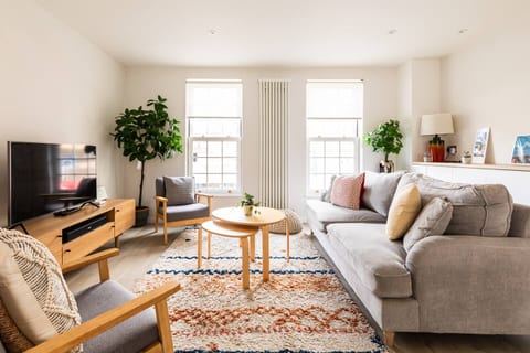 10 Morford - Premium Central House w Parking - Walk Everywhere