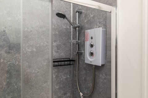 Dove Court Travel Lodge - Ground Floor Ensuite 1