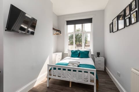 Dove Court Travel Lodge - Ground Floor Ensuite 1