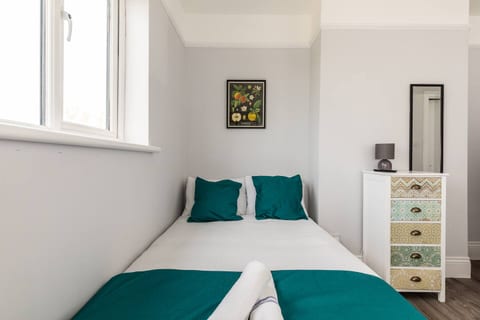 Dove Court Travel Lodge - First Floor Ensuite 2