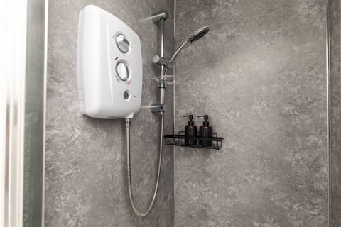 Dove Court Travel Lodge - First Floor Ensuite 2