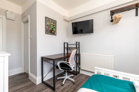 Dove Court Travel Lodge - First Floor Ensuite 2
