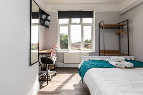 Dove Court Travel Lodge - First Floor Ensuite 3