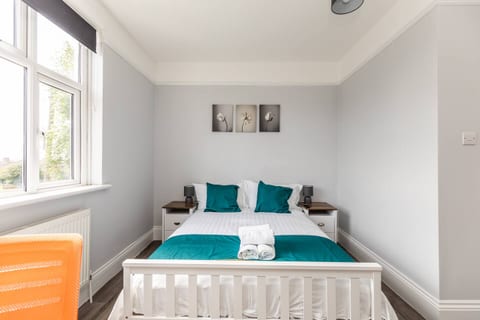 Dove Court Travel Lodge - First Floor Ensuite 4
